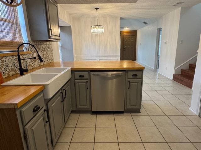 Building Photo - 703 Red Oak Dr