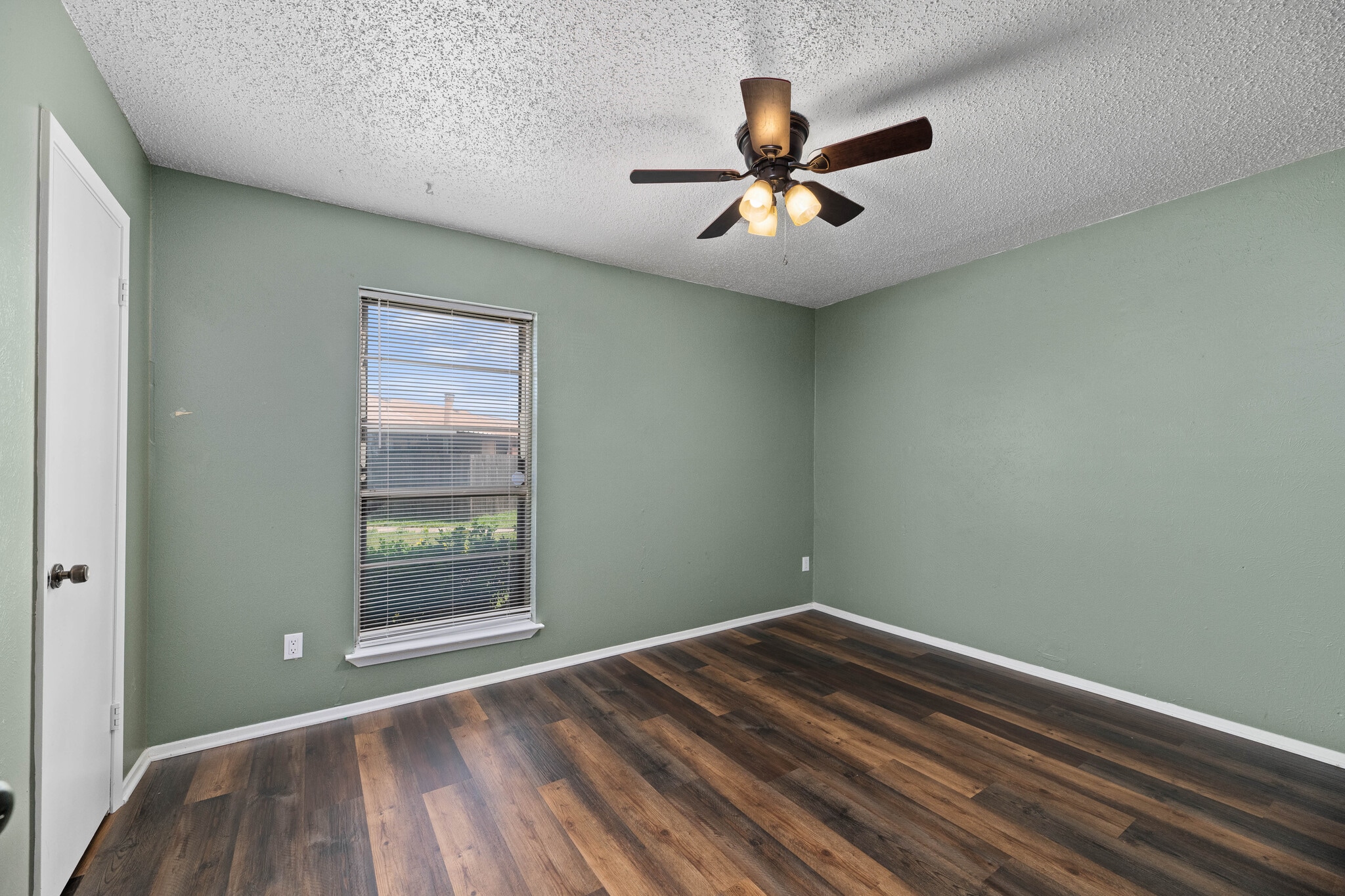 Building Photo - 9 E Mountain Creek Ct