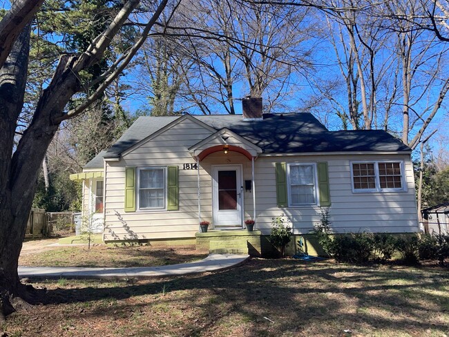 Primary Photo - Adorable 2 Bedroom Home in Ashley Park!!