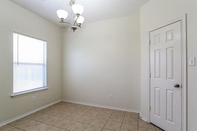 Building Photo - 8707 Farm Ridge Ln