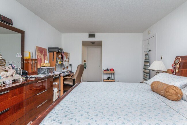 Building Photo - 500 SW 130th Terrace