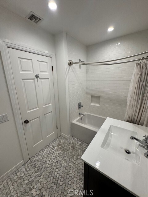 Building Photo - 4455 California Ave