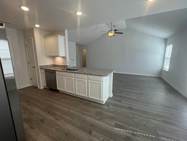 Building Photo - 23 Country Cir