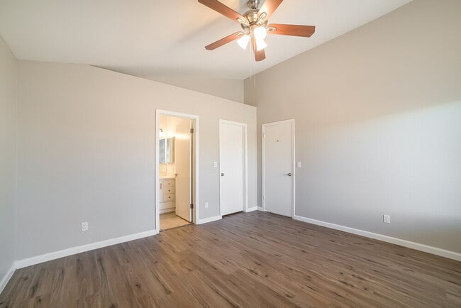Building Photo - 677 W Shawnee Dr