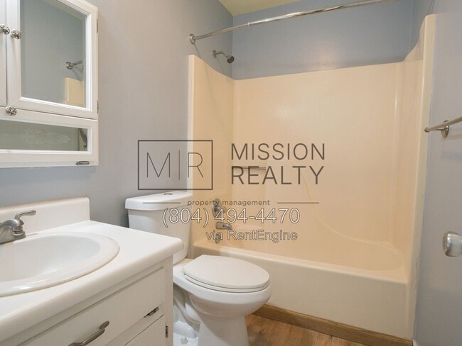 Building Photo - 7750 Robinwood Dr