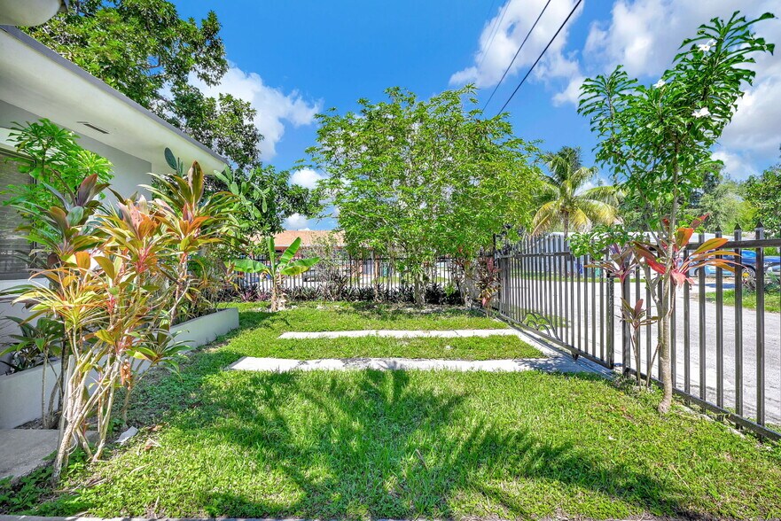 Building Photo - 6432 NE 1st Ct