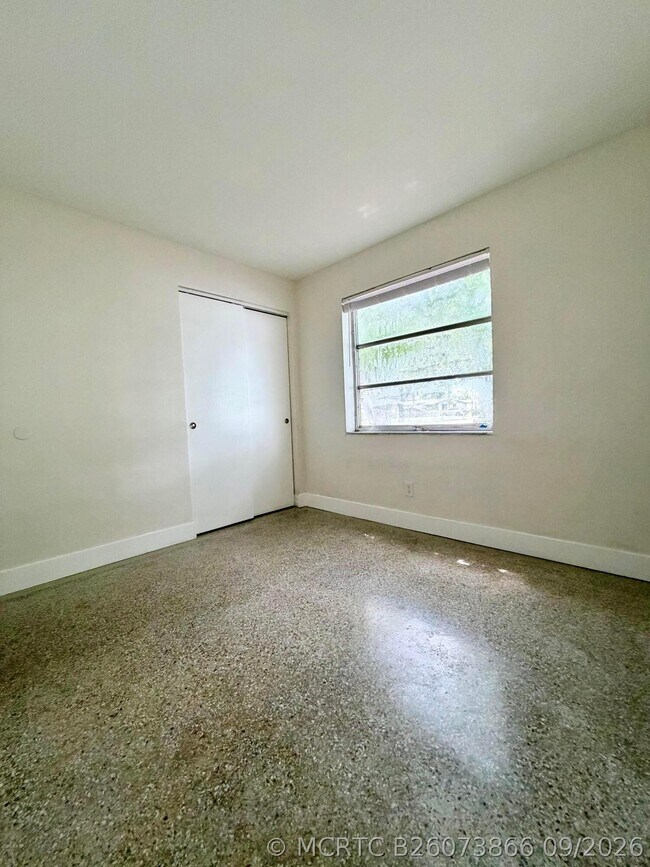Building Photo - 3820 SW 61st Ave