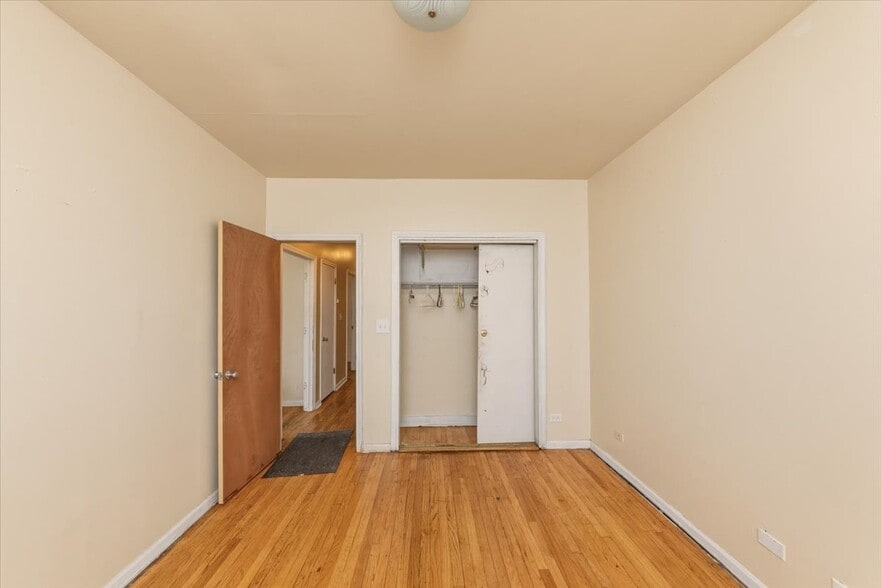 Building Photo - 2200 N Knox Ave