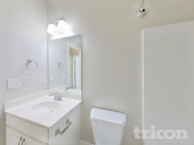 Building Photo - 508 Pleasant St