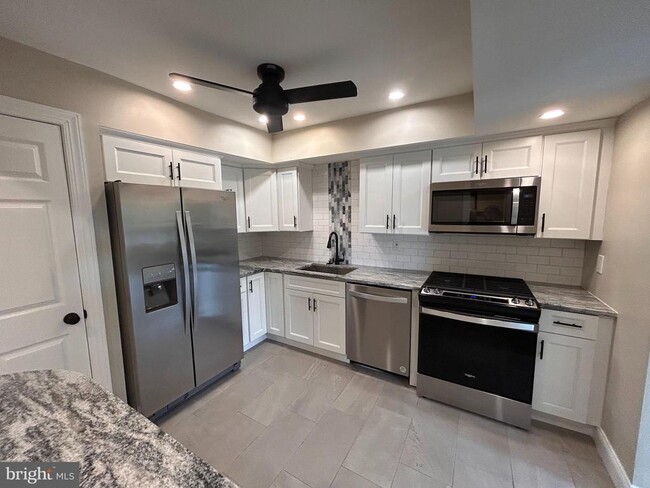 Building Photo - 287 Knoll Dr