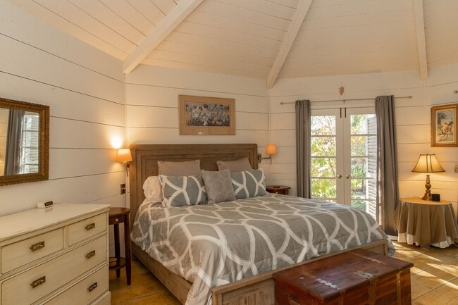 Building Photo - Adorable Carmel by the Sea Cottage! Lookin...