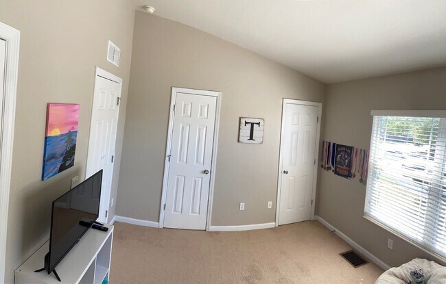 Building Photo - FREE NOVEMBER**Beautiful 2 Bd 2 1/2 bath Corner unit in Wynchase!!NO APPLICATION FEES