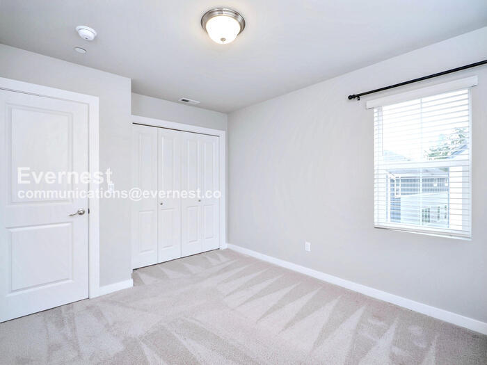 Building Photo - 1621 Seattle Hill Rd