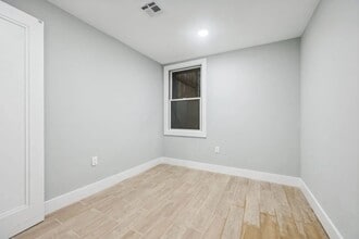 Building Photo - 806 13th St