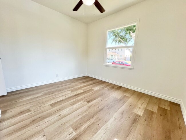 Building Photo - Charming Remodeled Lakewood Home with Bonu...