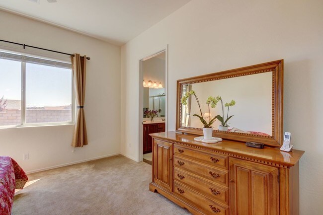 Building Photo - Furnished in Granville