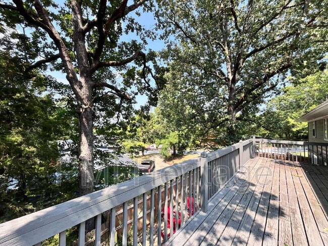 Building Photo - 1139 N Sunset Dr