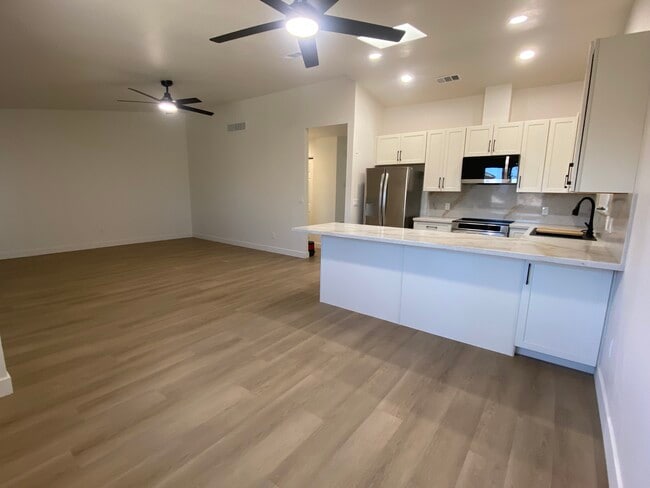 Building Photo - 14053 N Edgeworth Dr