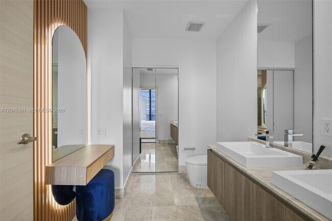 Building Photo - 801 S Miami Ave