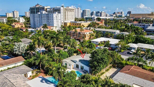 Building Photo - 2601 NE 11th Ct