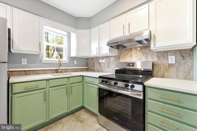 Building Photo - 79 Edinshire Rd