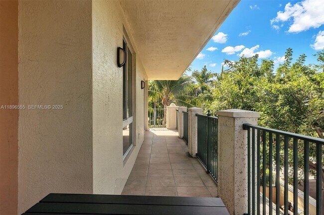 Building Photo - 9 NE 20th Ave