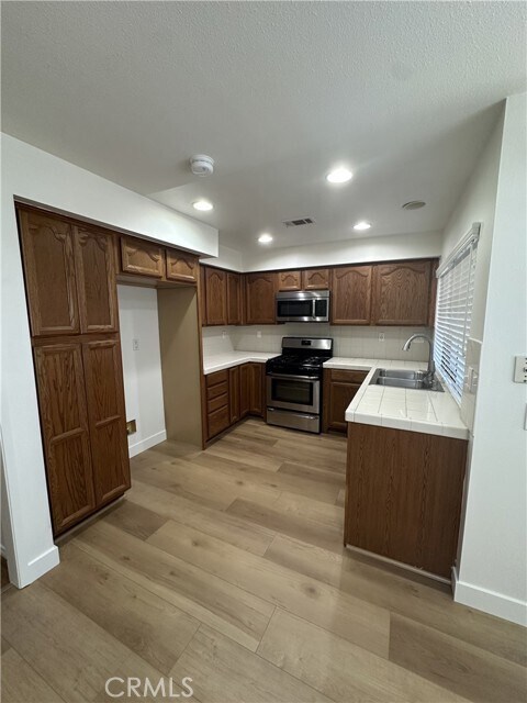 Building Photo - 16 Goldstar Pl