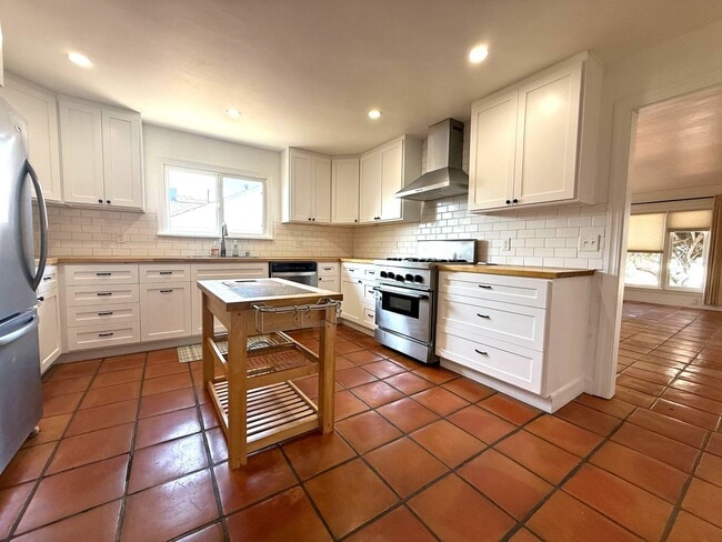 Building Photo - Charming Monterey Home in Quiet Neighborho...