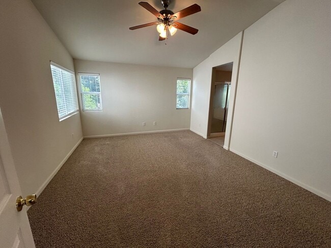 Building Photo - REDUCED!!!
