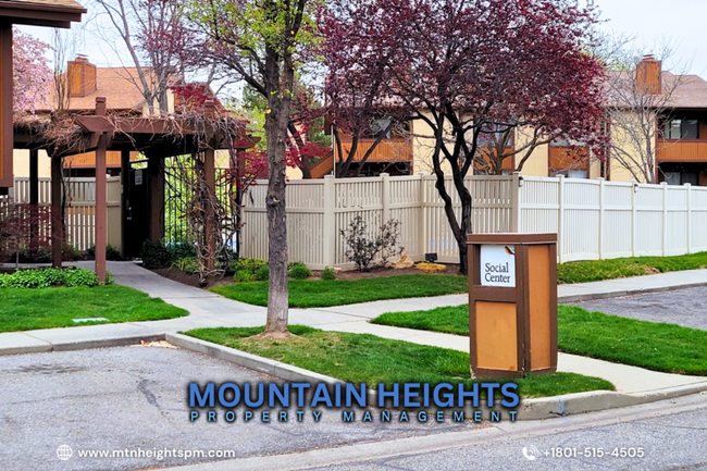 Building Photo - 6841 Countrywoods Cir