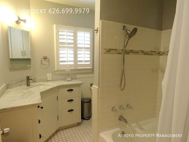 Building Photo - 1212 N Story Pl