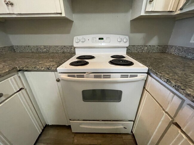 Building Photo - 3 Bed Duplex OKC