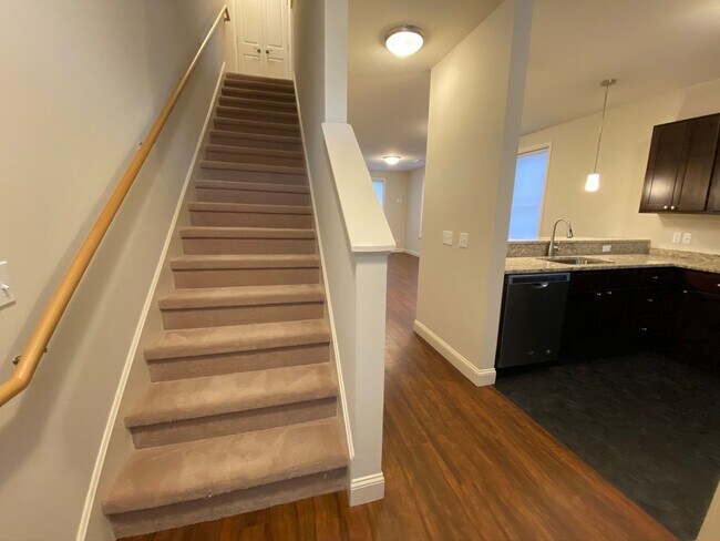 Building Photo - 251 Bayberry Cir
