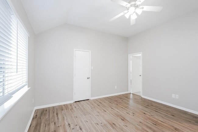 Building Photo - 23022 S Waterlake