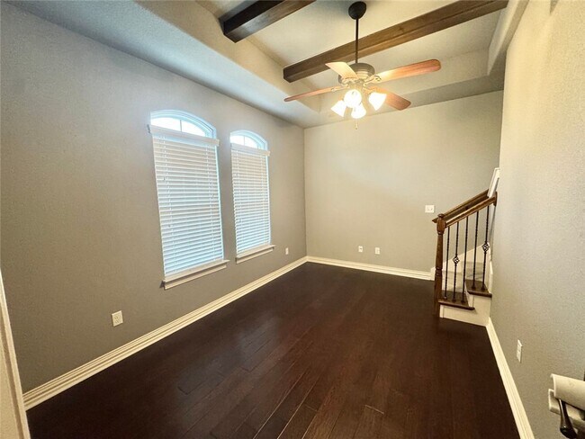 Building Photo - 33 Leona Dr