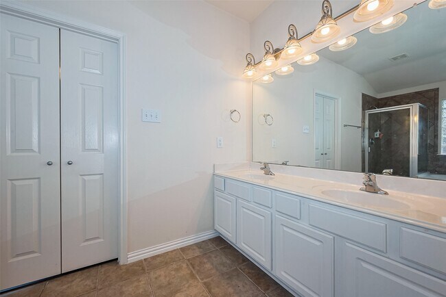 Building Photo - 1007 Casting Springs Way