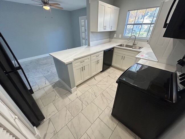 Building Photo - SPACIOUS 2 BEDROOM TOWNHOME IN LAS VEGAS COUNTRY CLUB