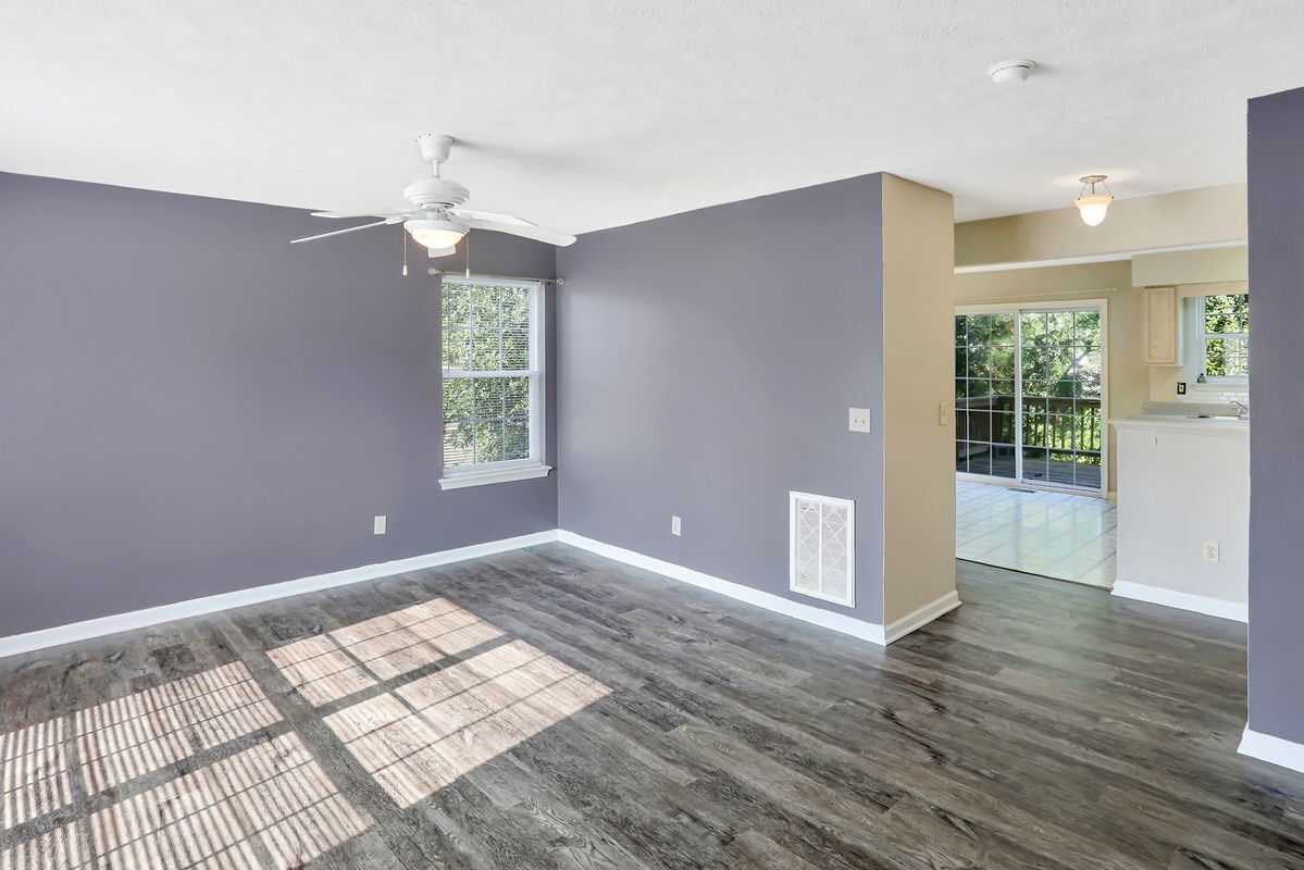 Building Photo - 213 Copperfield Ln