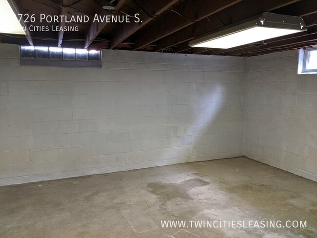 Building Photo - 8726 Portland Ave S