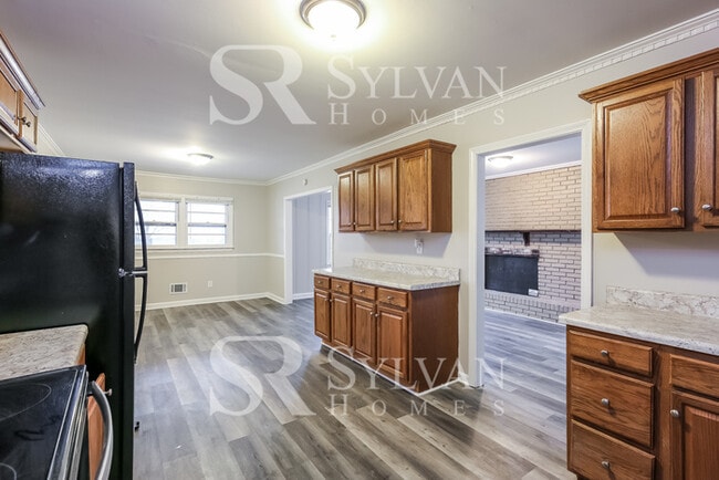 Building Photo - Fall in love with this beautiful 3BR 2 BA home