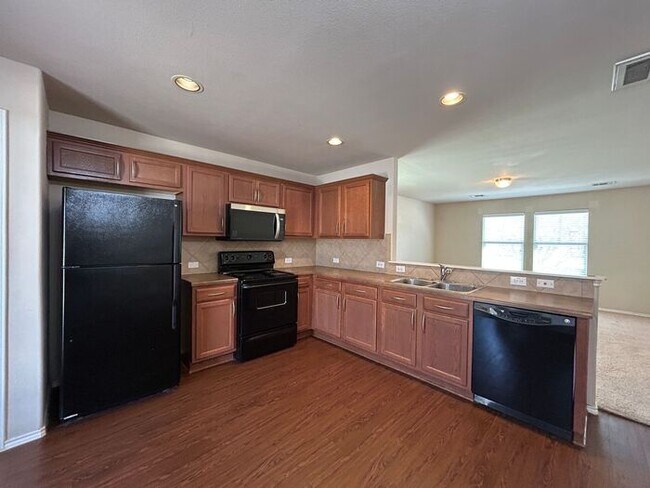 Building Photo - Spacious 3-Bedroom Home in a Convenient Lo...