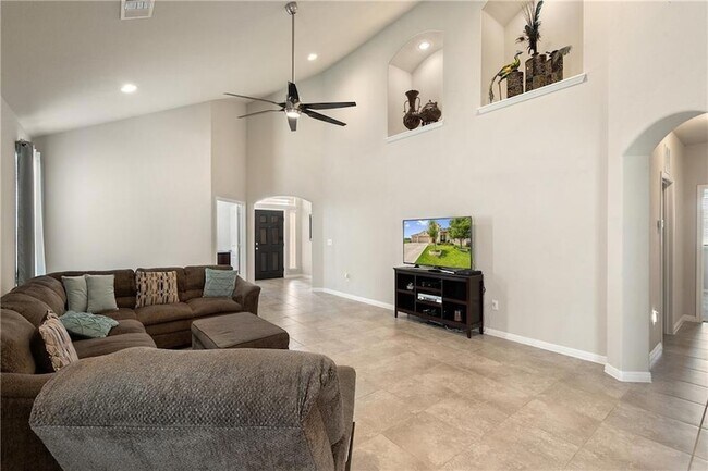 Building Photo - 601 Flag Ln