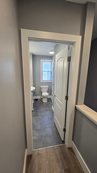 Building Photo - 594 E Sycamore St