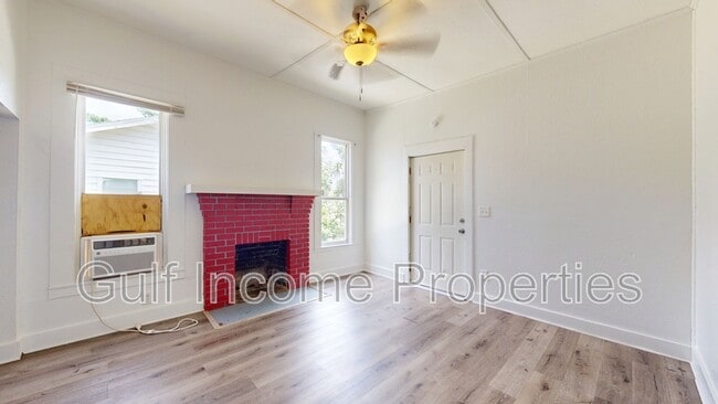 Building Photo - 1510 10th St W