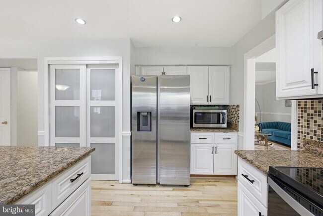Building Photo - 8664 Pohick Forest Ct