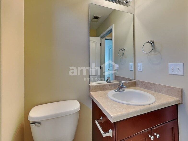 Building Photo - 45 Chey Hill Ln