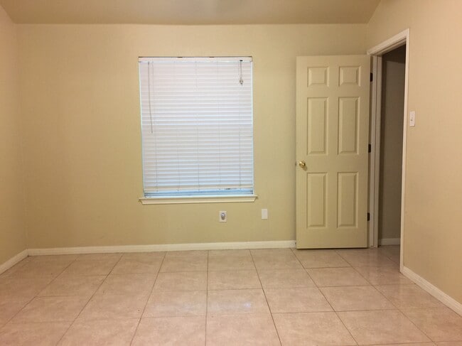 Building Photo - 8701 Talyne Chaise Cir