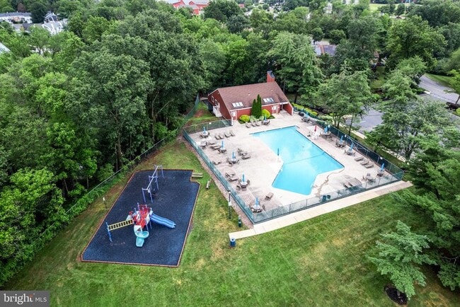 Building Photo - 73 Crickhollow Ct