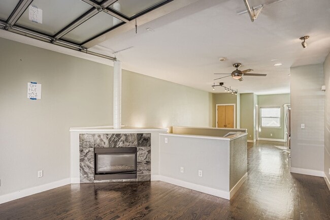 Building Photo - 356 W Archer Pl