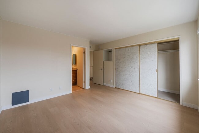 Building Photo - RPV Remodeled 2 bed 3 bath townhome in gat...